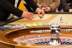 Kontrol taruhan dan tombol putar Dragon Hatch di antarmuka aplikasi untung jp